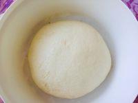 豆沙面包卷的做法步骤2