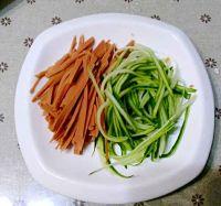 鸡丝棒棒凉面#小虾创意料理#的做法步骤5