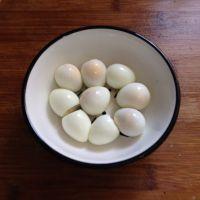 虎皮蛋焖红烧肉的做法步骤3