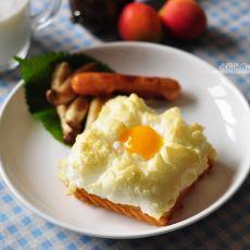 云朵蛋土司早餐