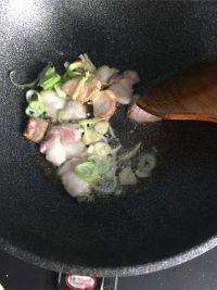 五花肉炖油豆角的做法步骤4