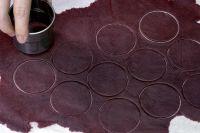 红曲酥皮泡芙的做法步骤4