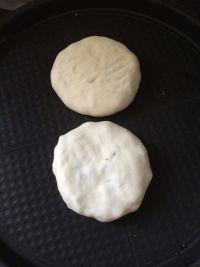 猪肉芸豆发面馅饼的做法步骤10