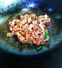 肉片炒口蘑的做法步骤8