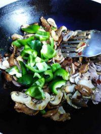 肉片炒口蘑的做法步骤11