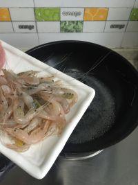 白虾肉丝泡面#小虾创意料理#的做法步骤3