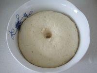 香肠小葱花卷的做法步骤2