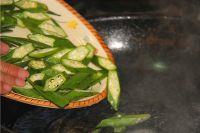 凉菜酱香秋葵的做法步骤3