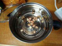 玉米渣花生粥的做法步骤1