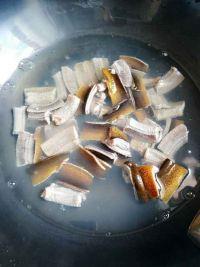 紫苏炒黄鳝的做法步骤2