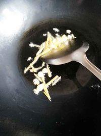 紫苏炒黄鳝的做法步骤4