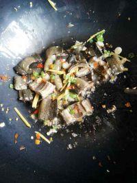 紫苏炒黄鳝的做法步骤6