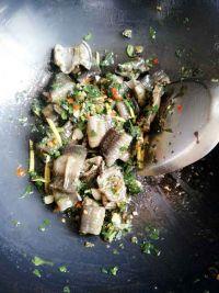 紫苏炒黄鳝的做法步骤7