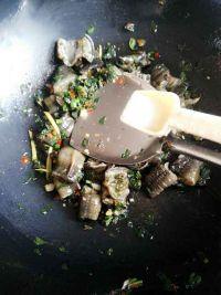 紫苏炒黄鳝的做法步骤8