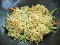 方便面焖面#小虾创意料理#的做法步骤9