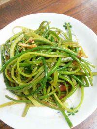 手撕蒜薹的做法步骤7