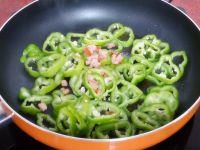 火腿青椒煎蛋的做法步骤4