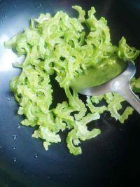 苦瓜焖草鱼的做法步骤5