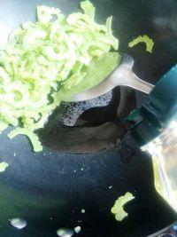 苦瓜焖草鱼的做法步骤6