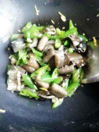 青椒炒黄鳝的做法步骤7