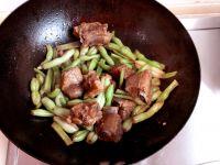 排骨炖豆角的做法步骤7