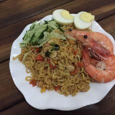 鲜虾鱼板面拌面