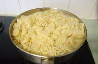 白汁三文鱼秋葵煮意粉的做法步骤6