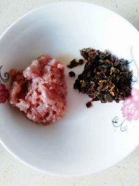 梅干菜肉末炒豆角的做法步骤1