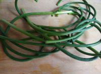 蒜臺炒饭的做法步骤1