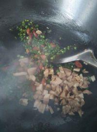 蒜臺炒饭的做法步骤11