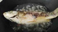 红烧鲫鱼的做法步骤5