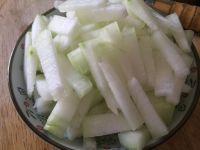 虾油拌冬瓜的做法步骤2