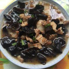 五花肉炒黑木耳
