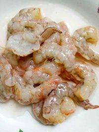 虾仁骨汤面#小虾创意料理#的做法步骤1