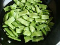 茄汁扁豆角的做法步骤2