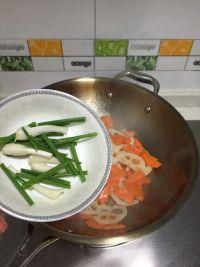 胡萝卜藕片小炒的做法步骤7